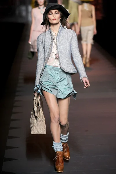 Look 27